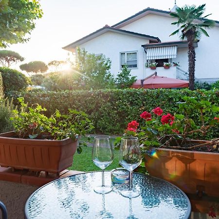 Apartment Holiday Versilia Camaiore Exterior photo